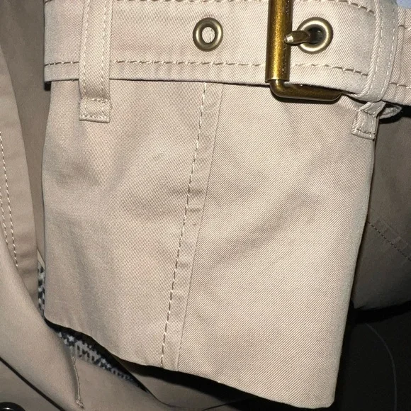 Burberry Classic Tan Trench Coat - Picture 9 of 11